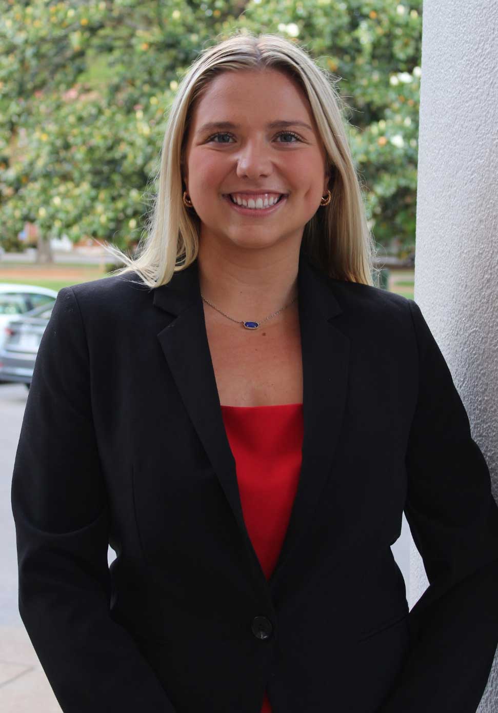 Headshot of Larissa Aquaviva.