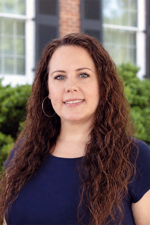 Nina Krey headshot