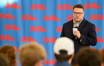 Matt Shaner speaking to students at the JC Ballroom during a BASE event.