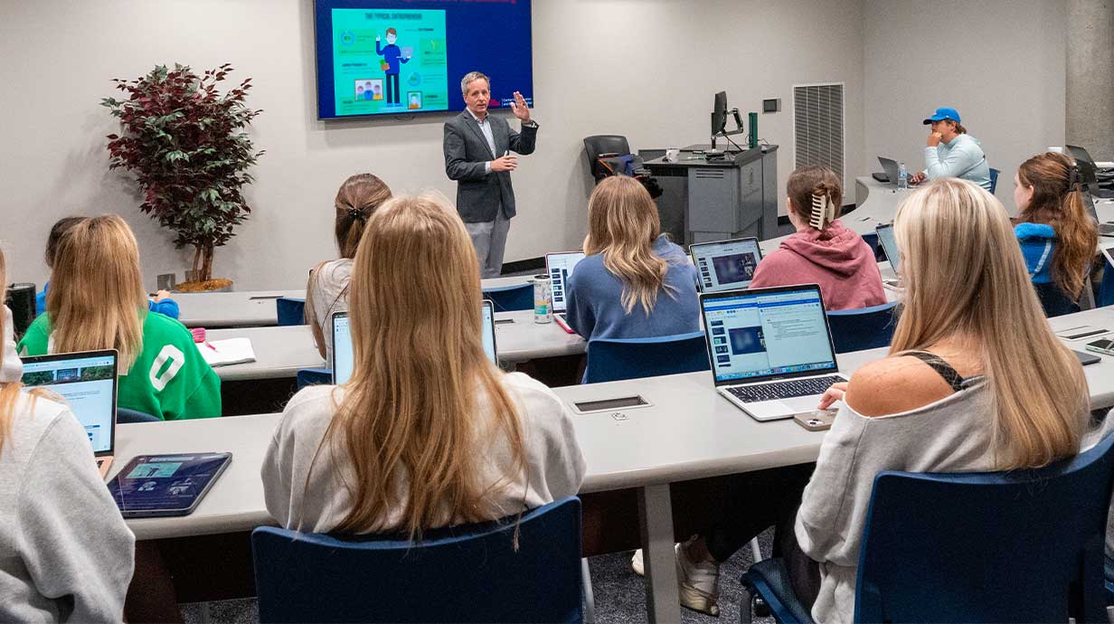 Rich Gentry lecturing to a group of students in Holman Hall.